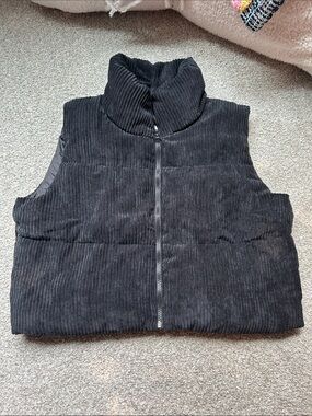 Corduroy cropped puffer vest